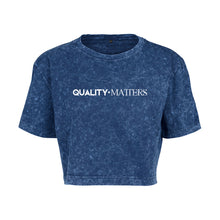 Lade das Bild in den Galerie-Viewer, Quality Matters Acid Washed Cropped Tee
